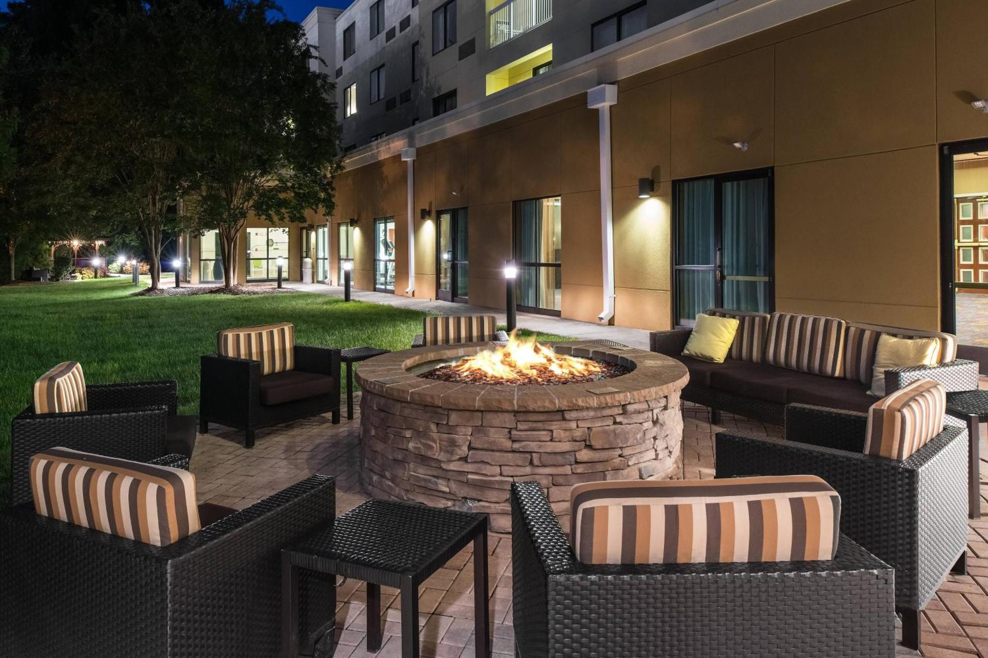 Courtyard By Marriott Charlotte Gastonia Hotel Buitenkant foto
